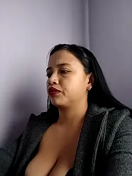 Snapshot of MILA__06 chatting on September 29, 2025, 1:49 pm MILA 06 online show from September 29, 2025, 1:49 pm