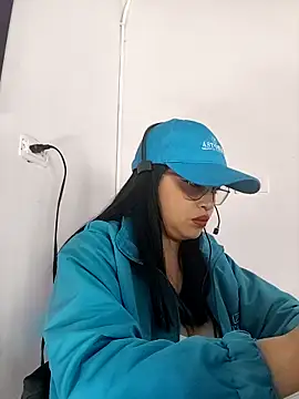 Snapshot of MILA__06 chatting on October 15, 2025, 1:33 pm MILA 06 online show from October 15, 2025, 1:33 pm