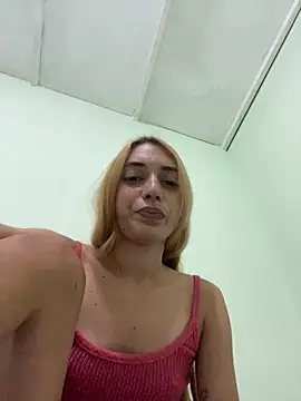 loirinhaaa online show from March 16, 2026, 10:47 pm