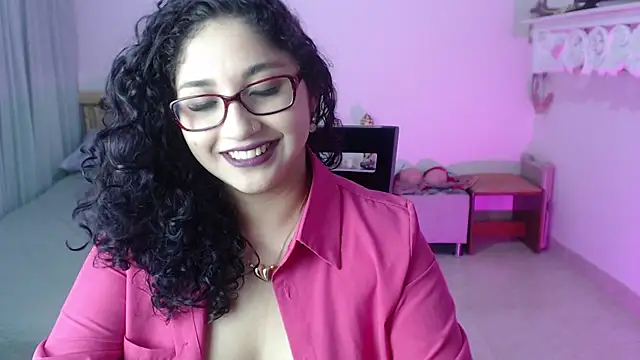 Snapshot of Gia_Dior chatting on October 3, 2025, 12:07 am Gia Dior online show from October 3, 2025, 12:07 am