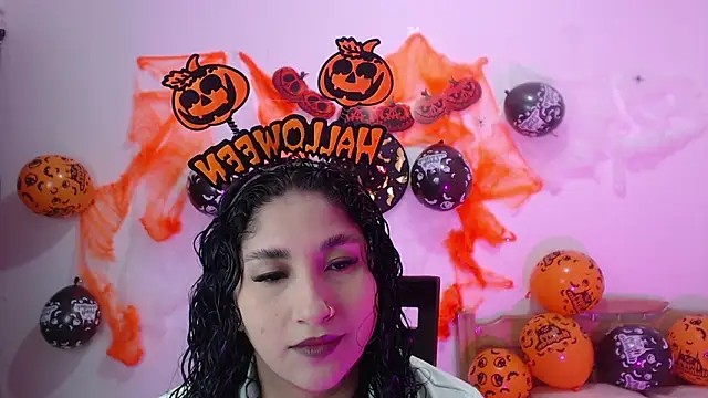 Snapshot of Gia_Dior chatting on October 10, 2025, 12:42 am Gia Dior online show from October 10, 2025, 12:42 am