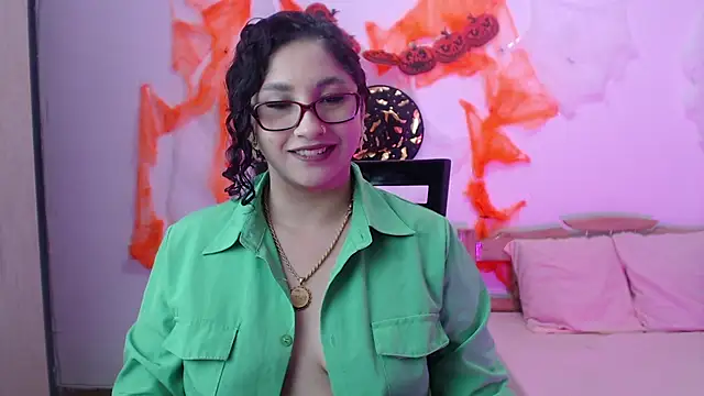 Snapshot of Gia_Dior chatting on October 13, 2025, 10:10 pm Gia Dior online show from October 13, 2025, 10:10 pm