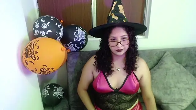 Snapshot of Gia_Dior chatting on October 20, 2025, 9:15 pm Gia Dior online show from October 20, 2025, 9:15 pm