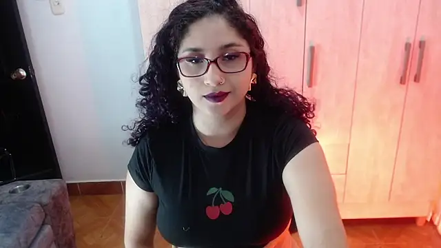 Snapshot of Gia_Dior chatting on October 24, 2025, 11:34 pm Gia Dior online show from October 24, 2025, 11:34 pm