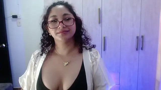 Snapshot of Gia_Dior chatting on October 29, 2025, 12:07 pm Gia Dior online show from October 29, 2025, 12:07 pm