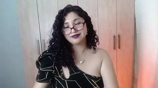 Snapshot of Gia_Dior chatting on October 30, 2025, 12:12 am Gia Dior online show from October 30, 2025, 12:12 am