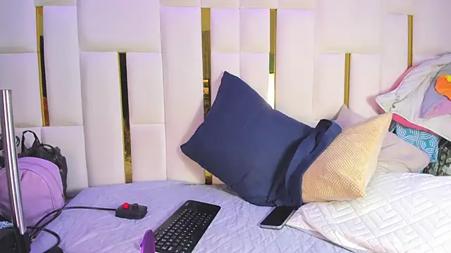 mia vy online show from March 26, 2026, 3:01 am