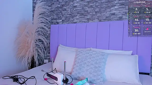 danna 999  online show from December 18, 2025, 11:55 pm