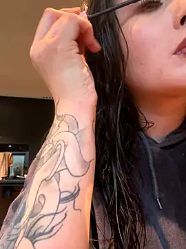 Snapshot of Kristyoff chatting on October 21, 2025, 11:11 am Kristyoff online show from October 21, 2025, 11:11 am