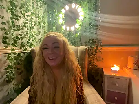 Snapshot of BonnyDesire chatting on October 2, 2025, 6:26 pm BonnyDesire online show from October 2, 2025, 6:26 pm