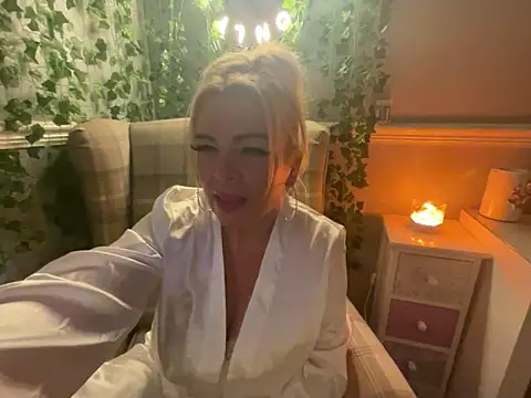 Snapshot of BonnyDesire chatting on October 11, 2025, 7:34 pm BonnyDesire online show from October 11, 2025, 7:34 pm