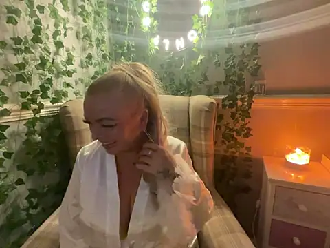 Snapshot of BonnyDesire chatting on October 21, 2025, 6:52 pm BonnyDesire online show from October 21, 2025, 6:52 pm