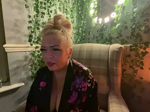 Snapshot of BonnyDesire chatting on October 29, 2025, 7:37 pm BonnyDesire online show from October 29, 2025, 7:37 pm