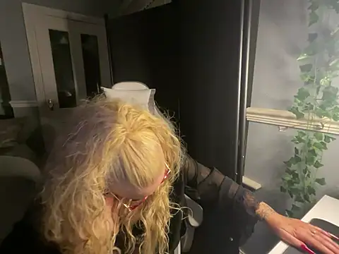 BonnyDesire online show from March 11, 2026, 8:37 pm