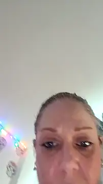 Snapshot of curvybabe88 chatting on October 29, 2025, 11:01 am curvybabe88 online show from October 29, 2025, 11:01 am