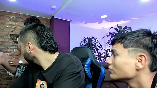 Hot Threesomee online show from October 11, 2025, 1:09 pm