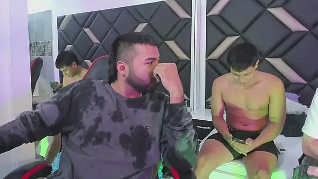 Hot Threesomee online show from November 7, 2025, 1:22 pm