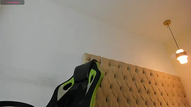 Dakota x18 online show from September 26, 2025, 8:46 pm