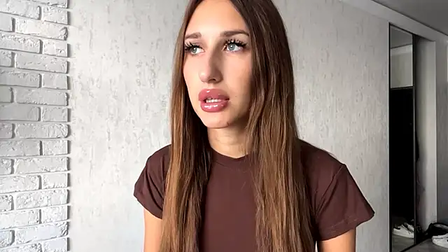 Snapshot of DarkSignal chatting on September 19, 2025, 9:11 am DarkSignal online show from September 19, 2025, 9:11 am