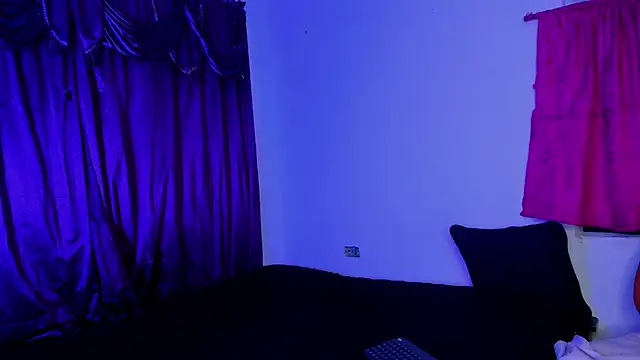 Snapshot of Shairaclark_ chatting on October 8, 2025, 5:38 am Shairaclark online show from October 8, 2025, 5:38 am