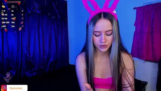 Snapshot of Shairaclark_ chatting on October 31, 2025, 8:32 pm Shairaclark online show from October 31, 2025, 8:32 pm