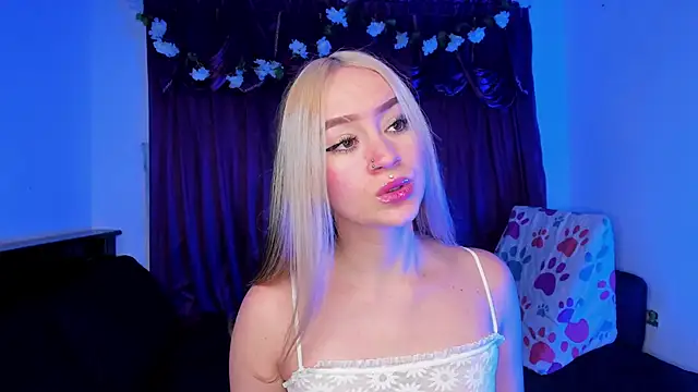 Shairaclark  online show from June 4, 2026, 2:39 am
