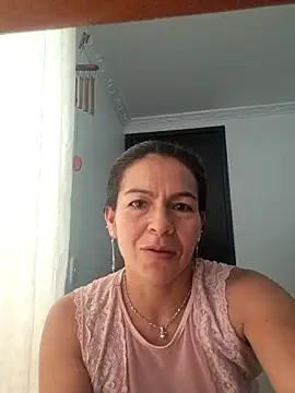 camilavargas  online show from February 11, 2026, 9:20 pm