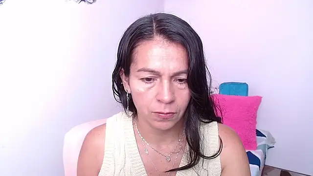 camilavargas  online show from February 14, 2026, 3:42 pm