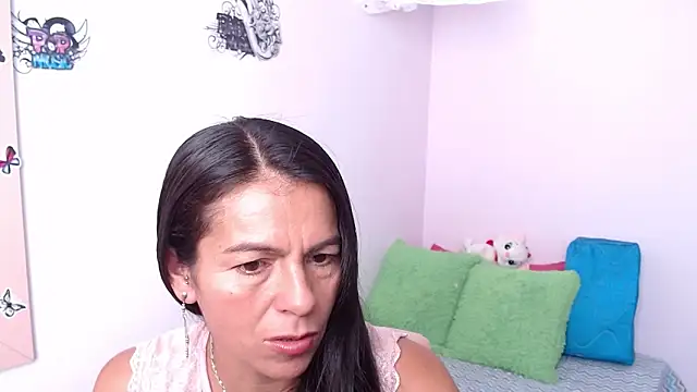 camilavargas  online show from February 25, 2026, 8:18 pm