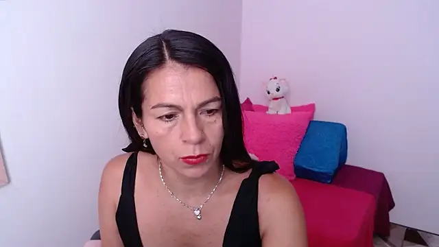 camilavargas  online show from April 11, 2026, 7:40 pm