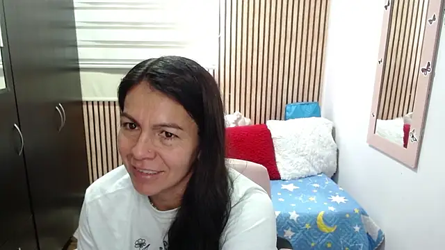 camilavargas  online show from June 9, 2026, 7:03 pm