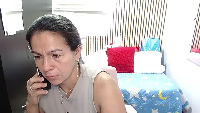 camilavargas  online show from June 11, 2026, 8:29 pm