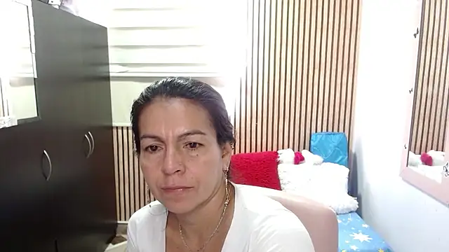 camilavargas  online show from June 12, 2026, 2:49 pm