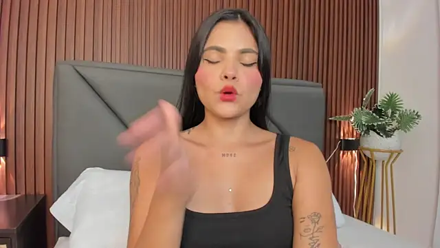 molly lovee  online show from May 6, 2026, 7:08 pm
