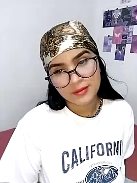 Snapshot of Renata_Zoe chatting on September 27, 2025, 1:21 am Renata Zoe online show from September 27, 2025, 1:21 am