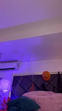 Snapshot of MeganMyerss_ chatting on October 29, 2025, 8:54 pm MeganMyerss  online show from October 29, 2025, 8:54 pm