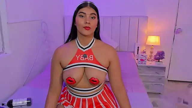 AbyKell online show from October 6, 2025, 8:17 pm