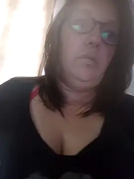 saraqueen-- online show from September 19, 2025, 9:48 pm