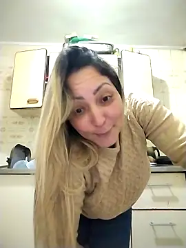 Snapshot of Lunita86 chatting on October 12, 2025, 10:31 pm Lunita86 online show from October 12, 2025, 10:31 pm