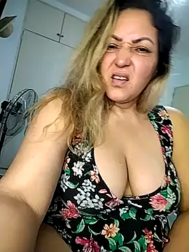 Snapshot of Lunita86 chatting on October 24, 2025, 2:13 pm Lunita86 online show from October 24, 2025, 2:13 pm