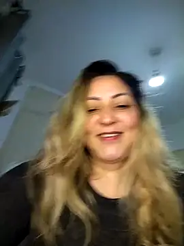 Snapshot of Lunita86 chatting on October 25, 2025, 2:19 am Lunita86 online show from October 25, 2025, 2:19 am