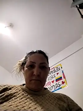 Snapshot of Lunita86 chatting on October 29, 2025, 1:41 am Lunita86 online show from October 29, 2025, 1:41 am