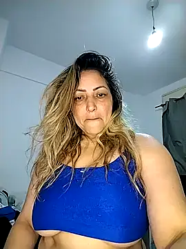 Snapshot of Lunita86 chatting on October 29, 2025, 2:19 pm Lunita86 online show from October 29, 2025, 2:19 pm