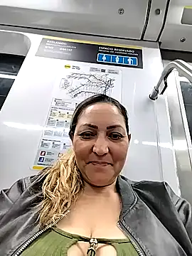 Snapshot of Lunita86 chatting on November 1, 2025, 1:18 am Lunita86 online show from November 1, 2025, 1:18 am