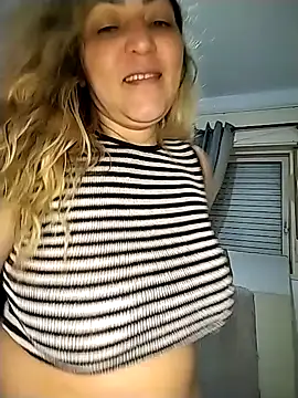 Snapshot of Lunita86 chatting on November 2, 2025, 9:00 am Lunita86 online show from November 2, 2025, 9:00 am