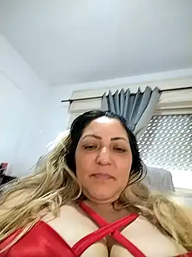 Snapshot of Lunita86 chatting on November 5, 2025, 2:28 pm Lunita86 online show from November 5, 2025, 2:28 pm