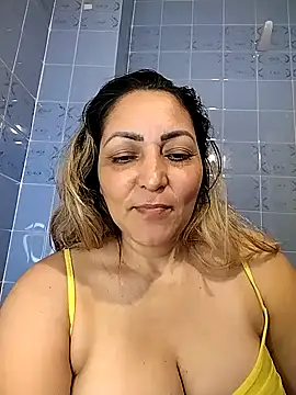 Snapshot of Lunita86 chatting on November 6, 2025, 2:34 am Lunita86 online show from November 6, 2025, 2:34 am