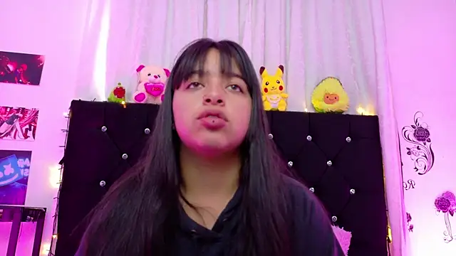 Snapshot of queen_salomme chatting on October 17, 2025, 11:24 am queen salomme online show from October 17, 2025, 11:24 am