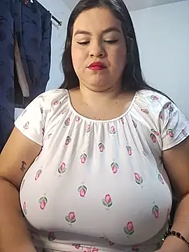 Snapshot of LucyDiamonds1 chatting on February 16, 2026, 9:49 am LucyDiamonds1 online show from February 16, 2026, 9:49 am