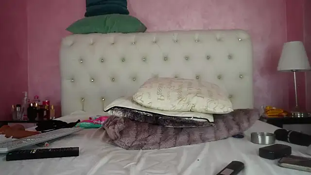 Snapshot of Zayla_Skye chatting on October 7, 2025, 4:09 am Zayla Skye online show from October 7, 2025, 4:09 am